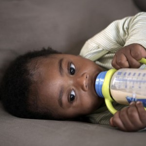 bébé biberon